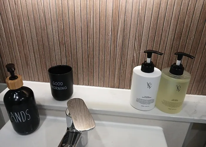 용산 효창공원 도보 3분, 5박 이상 투숙시 무료 공항 픽업&조식 제공, 수하물 보관 서비스 제공